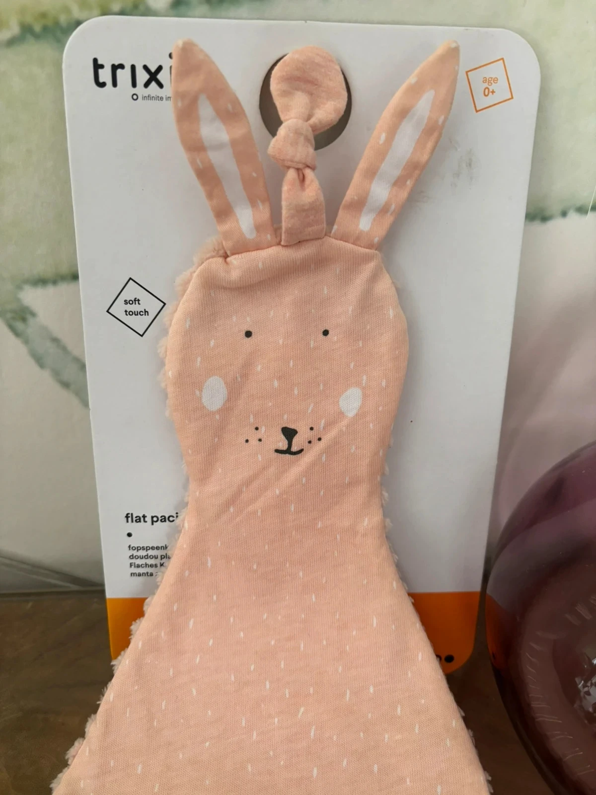 Doudou plat lapin rose abricot attache sucette Trixie – photo 2